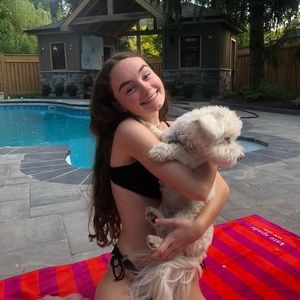 Meet your Posher, Eva